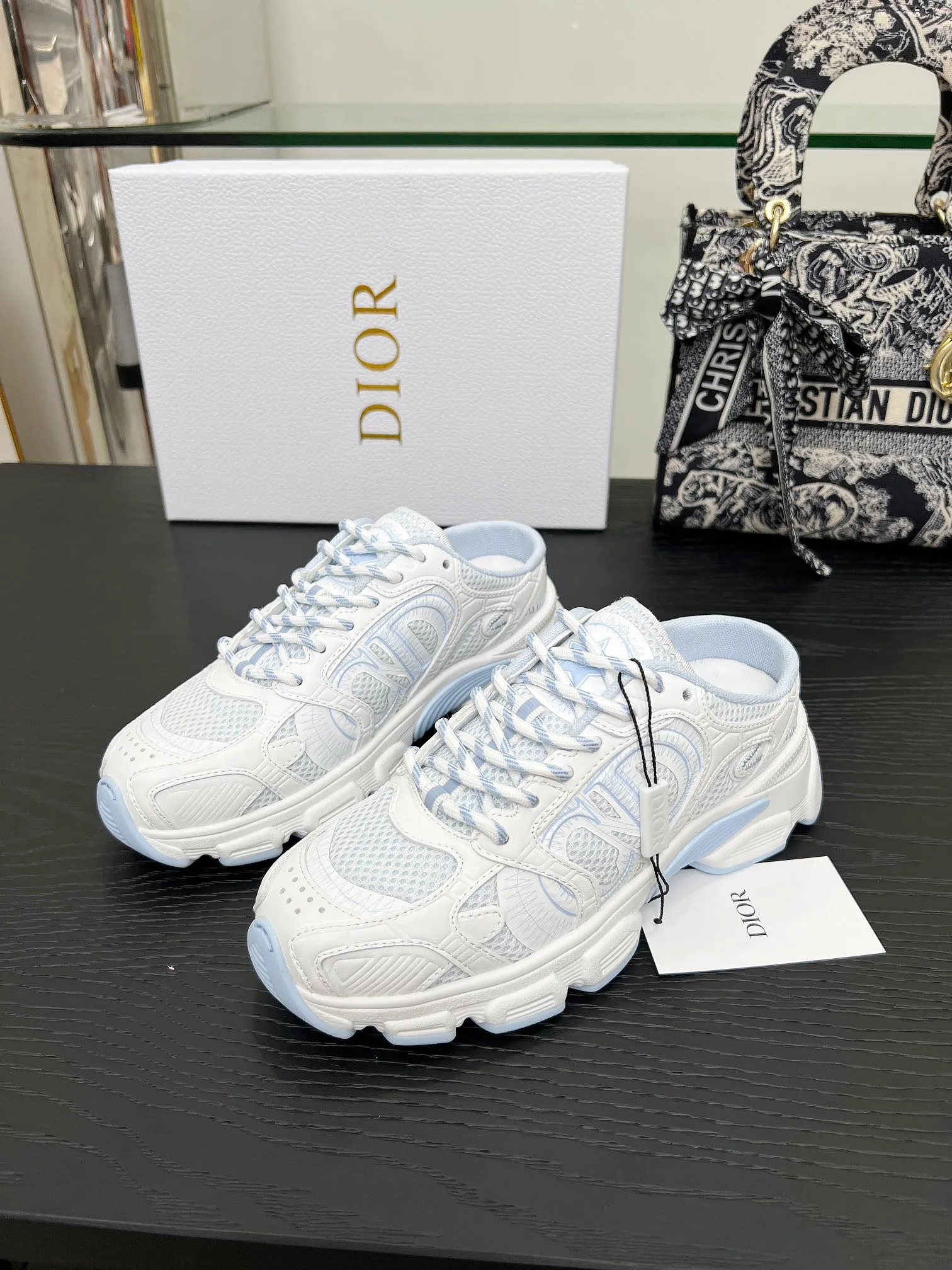 p560🐮🐮This Dior Chrono sports half slipper reinterprets running shoes with Dior's haute couture style. Gray mesh fabric is paired with tonal suede calfskin panels, the CD logo on the side, the star patch on the tongue and the Dior logo on the heel, all in classic fine detail. Featuring two-tone laces and a lightweight sole with star graphics, they can be worn year-round. Size: Women’s size 35-41 (35/42 can be customized) Men’s size 40-46 (men’s version is being printed) Color: 12 colors available